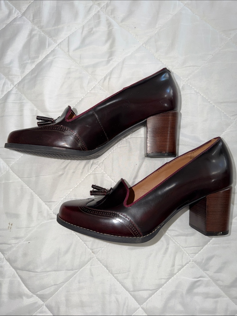 Clarks Women’s Burgundy Tassel Loafers with Plum Trim - Picture 2 of 7